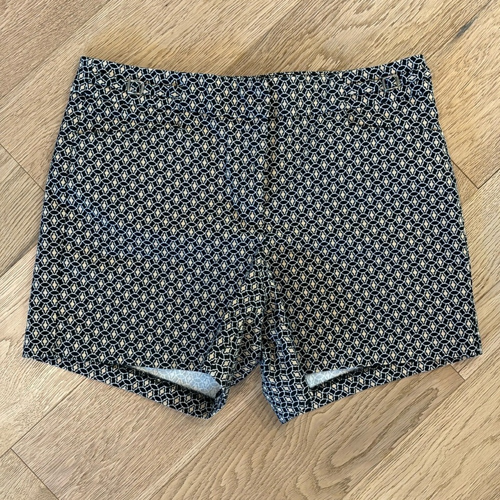Fitted professional shorts with pockets